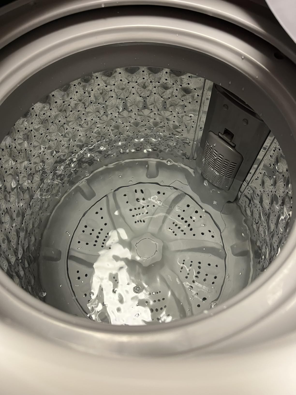 BLACK+DECKER 4.5 Cu. Ft. Front Load Washer, Full Size Washing Machine with 12 Cycles, ENERGY STAR certified, LED Display, 120V, BFLW45M, White customer photo 1