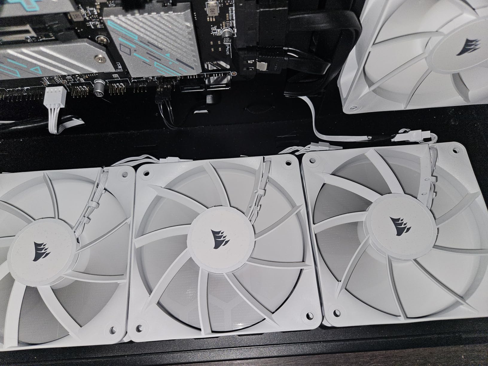 CORSAIR RS120 120mm PWM Fans - Daisy-Chain Connection - Low-Noise - Magnetic Dome Bearing - Triple Pack - Black customer photo 1