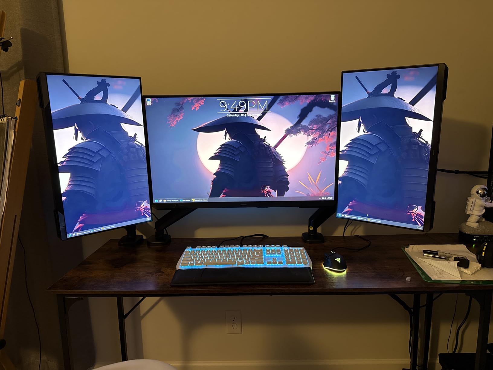 Samsung 24-Inch Odyssey G3 (G30D) Series FHD Gaming Monitor, 1ms, 180Hz, AMD FreeSync, Adjustable Stand, Black Equalizer, Virtual Aim Point, Eye Saver Mode, Flicker-Free customer photo 1