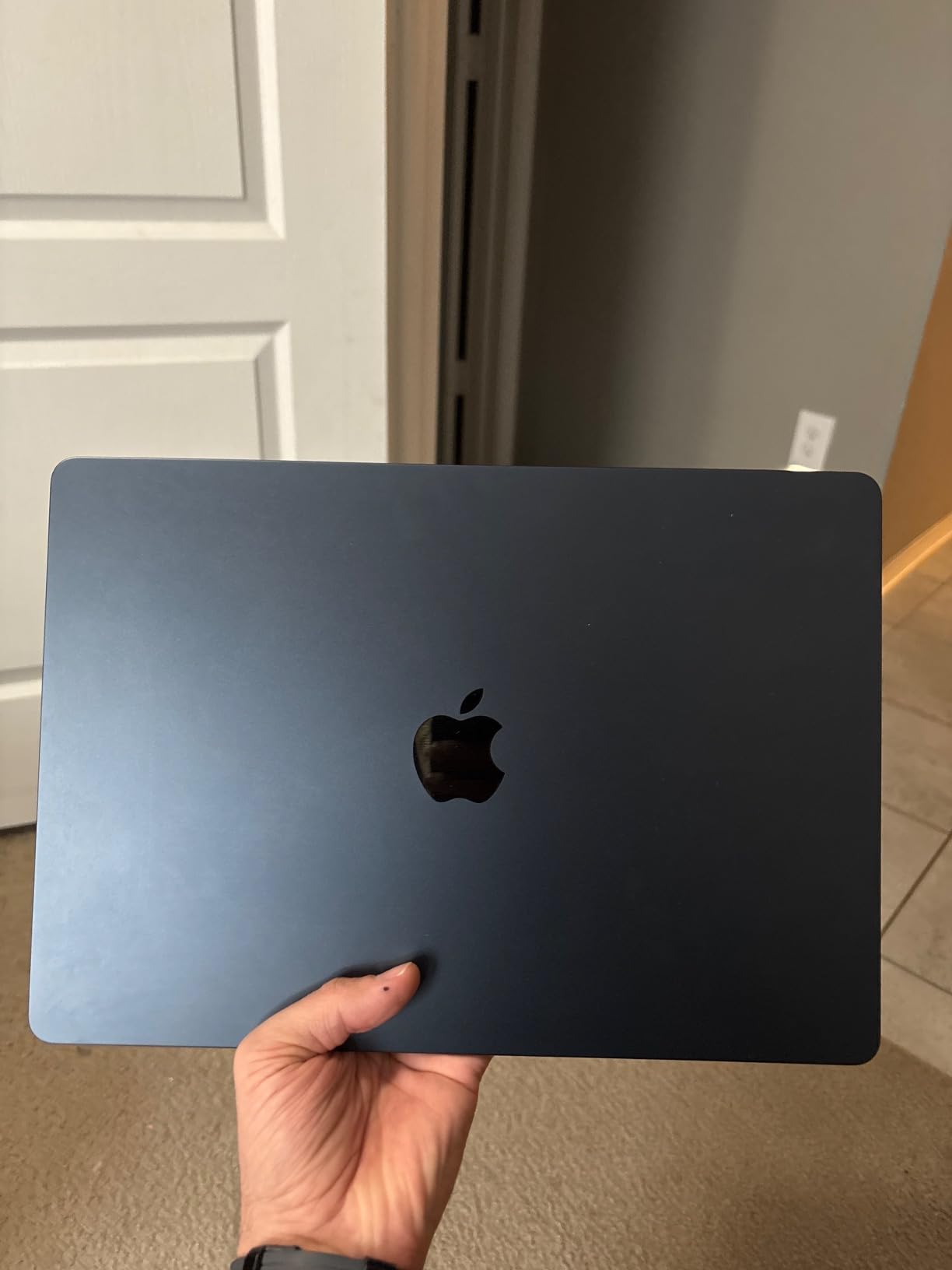 Apple 2024 MacBook Air with Apple M3 Chip (15-inch, 16GB RAM, 512GB SSD Storage) (QWERTY English) Midnight (Renewed) customer photo 2