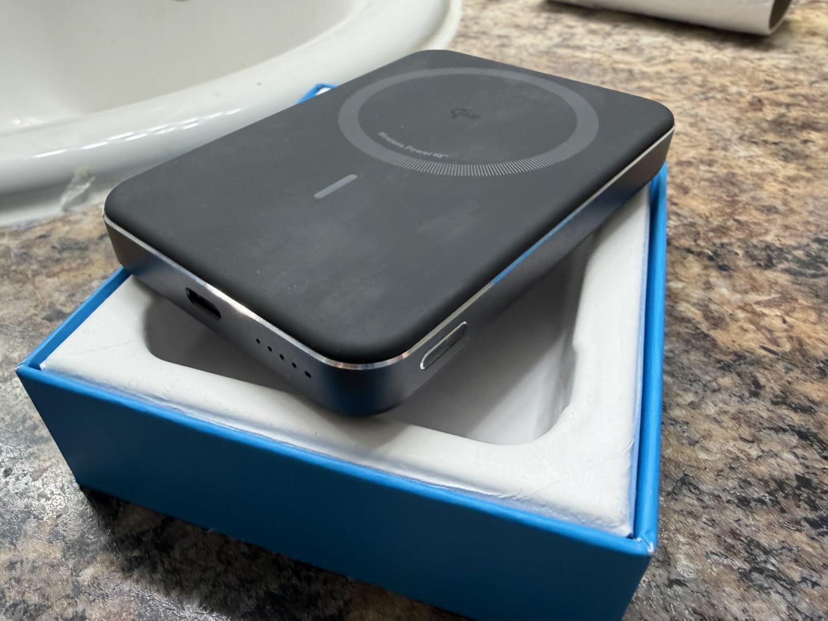 Anker MagGo Power Bank, Slim 10,000mAh Magnetic Battery Pack, Qi2 Certified 15W Ultra-Fast MagSafe Compatible Portable Charger, Ergonomic Design, for iPhone 17/16/15/14 Series, and More customer photo 1