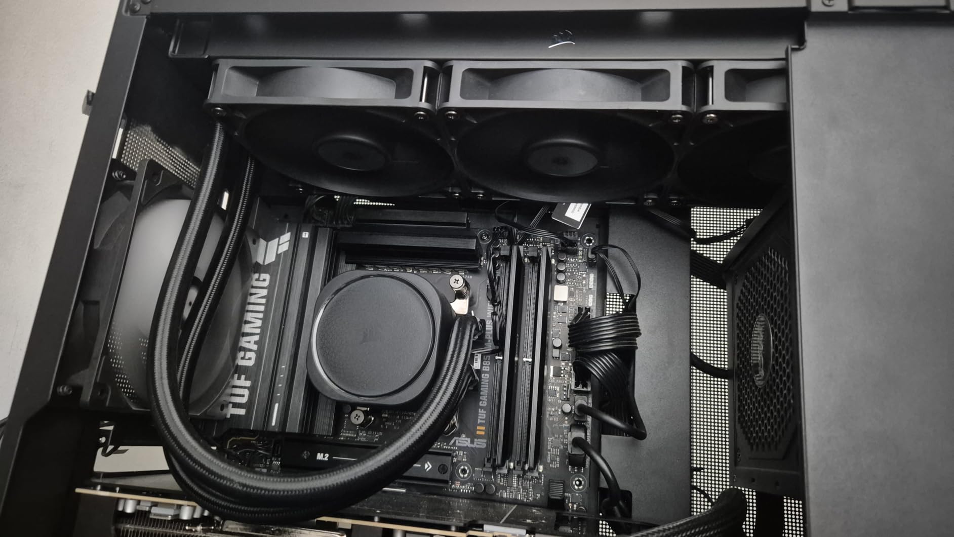 CORSAIR Nautilus 360 RS Liquid CPU Cooler - 360mm AIO - Low-Noise - Direct Motherboard Connection - Daisy-Chain - Intel LGA 1851/1700, AMD AM5/AM4 - 3X RS120 Fans Included - Black customer photo 1