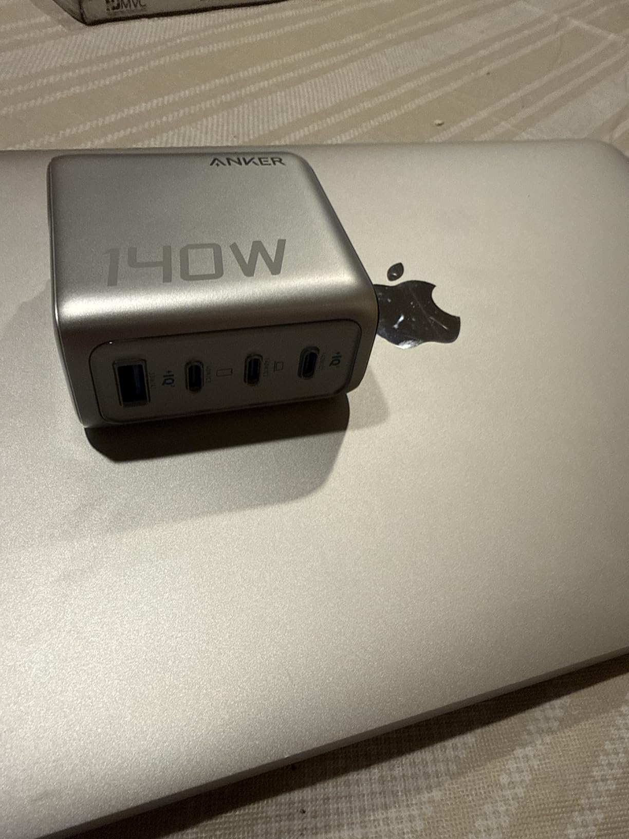 Anker MacBook Pro Charger, 140W Max 4-Port GaN USB C Charger Block with Smart Display, Fast Charger USB C Power Adapter, Touch Controls for Macbook, iPad, iPhone 17/16 Series (Include 5FT Cable, Non-Battery) customer photo 1
