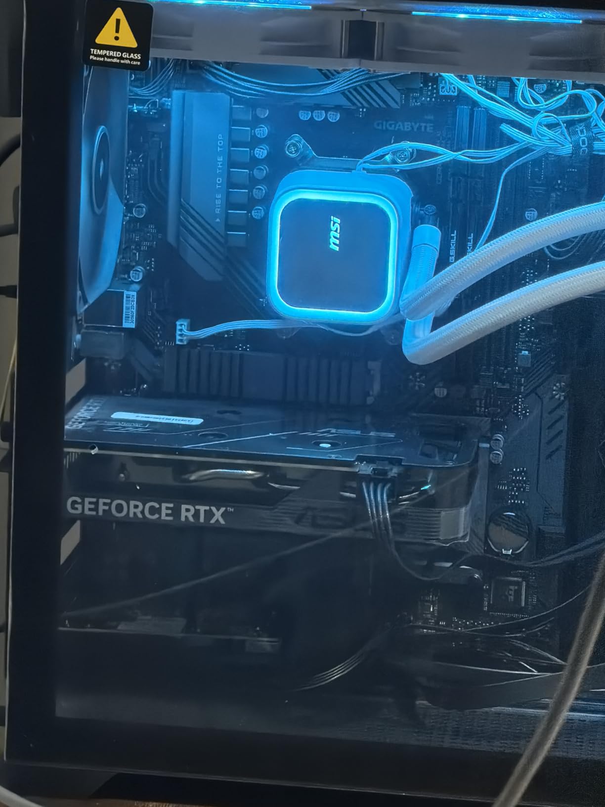 ASUS Dual GeForce RTX 4060 V2 OC Edition (PCIe 4.0, 8GB GDDR6, DLSS 3, HDMI 2.1a, DisplayPort 1.4a, 2-Slot Design, Axial-tech Fan Design, 0dB Technology, and More) (Renewed) customer photo 1