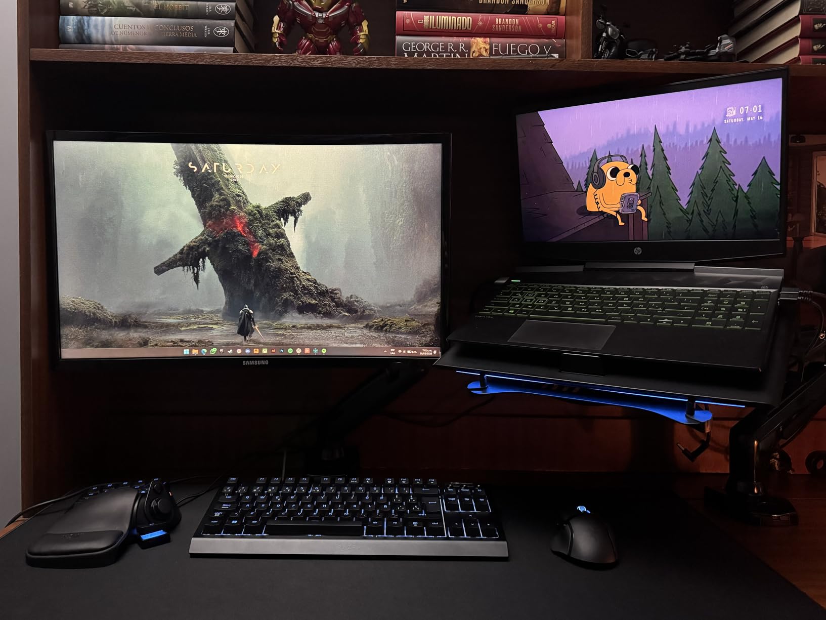 Razer Laptop Cooling Pad: Adaptive Smart - Intelligent Fan Control - Airtight Pressure Chamber - Fits Most Laptops & Macbooks 14 to 18 inch - Preset & Custom Fan Curves - 3 Port USB Type A - Chroma RGB customer photo 1