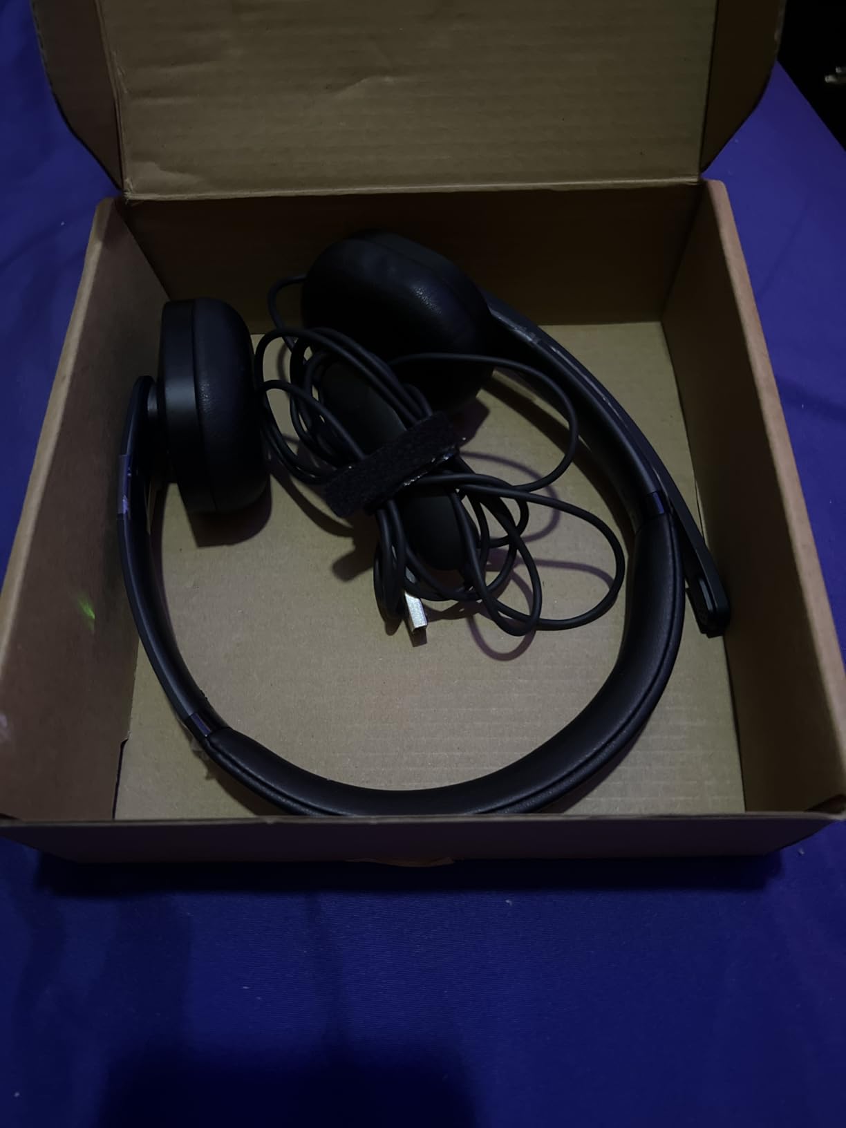 Lenovo USB-A Wired Stereo Headset for PC/Laptop, AI Noise Canceling via APP, 140g Lightweight, Replaceable Earcups, Double-Sided Boom Mic, in-line Controls with Mute for Call. Work with Teams/Zoom customer photo 1