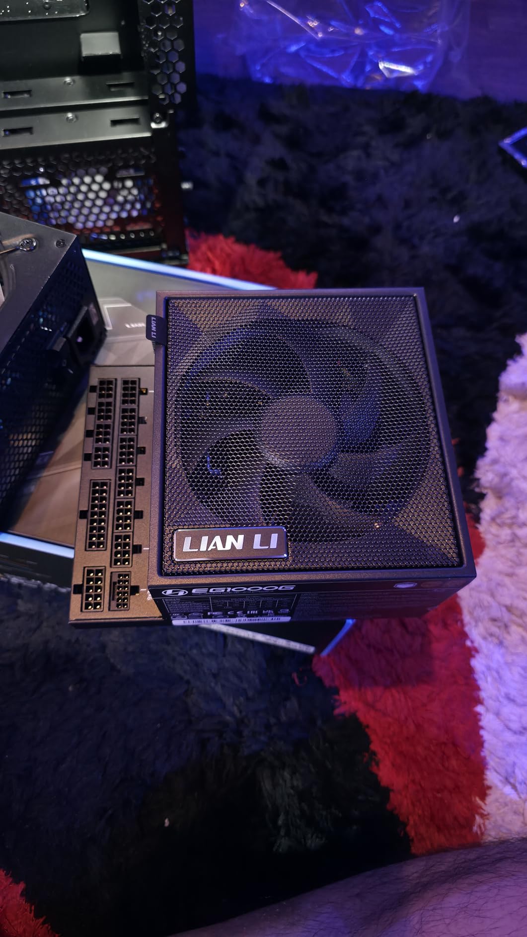 Lian Li EDGE1000W Fully Modular Low-Noise ATX Power Supply - ATX 3.1 & PCIE 5.1 Compliant - Cybenetics Gold Efficiency - 12V-2x6 Cable - L-Shape Design - with USB/Fan Hub - Black (EG1000G.BH) customer photo 2