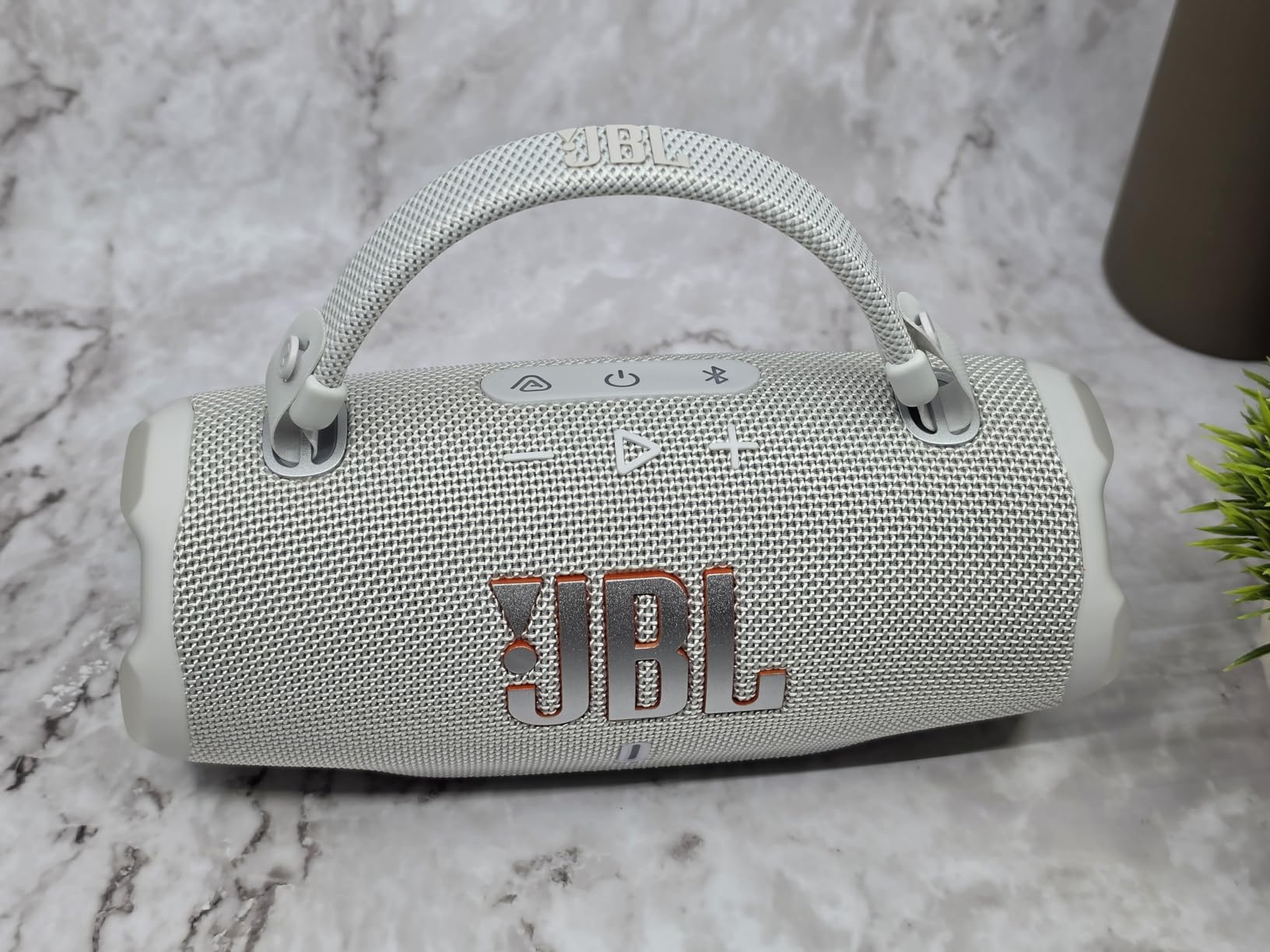 JBL Charge 6 - Portable Waterproof & Drop-Proof Bluetooth Speaker, Bold JBL Pro Sound with AI Sound Boost, 28Hrs of Playtime customer photo 2