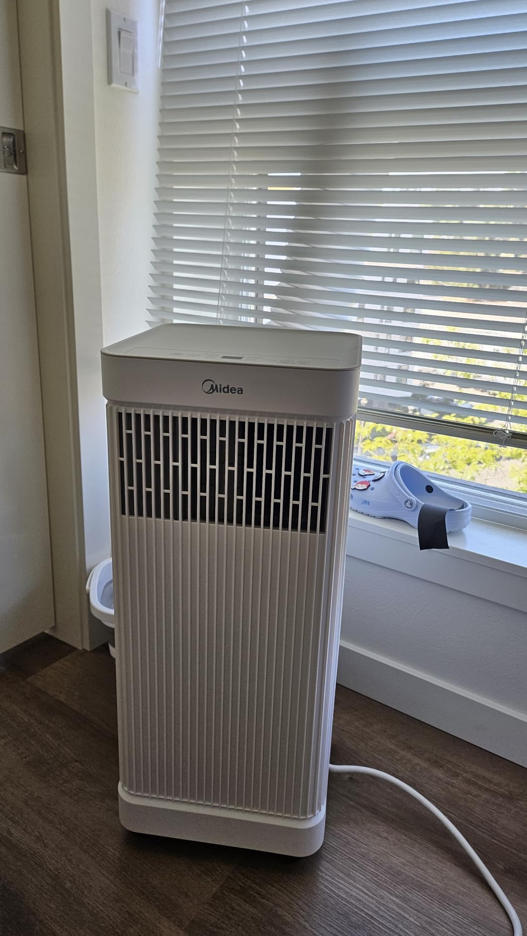 10,000 BTU ASHRAE (7,100 BTU SACC) Portable Air Conditioner, Smart Control, Cools up to 300 Sq. Ft., with Dehumidifier & Fan mode, Easy-to-use Remote Control & Window Installation Kit Included customer photo 1