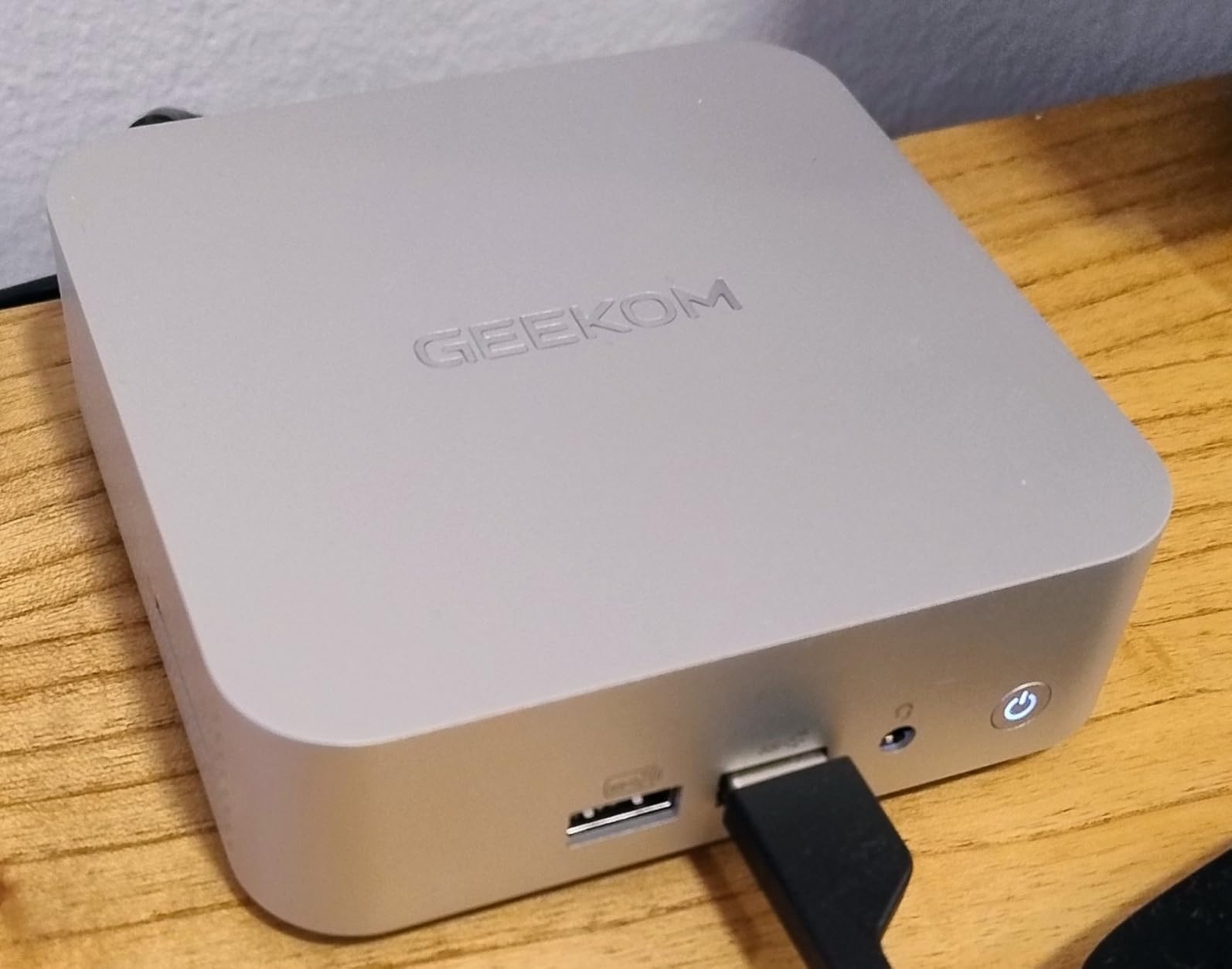 GEEKOM A6 Mini PC - Professional Home Office & Multitasking | AMD Ryzen 7 6800H, 1TB PCIe 4.0 SSD, 16GB DDR5 RAM (Upgradable), Windows 11 Pro, USB4/8K/Wi-Fi 6E, Compact Aluminium Design Desktop PC customer photo 2