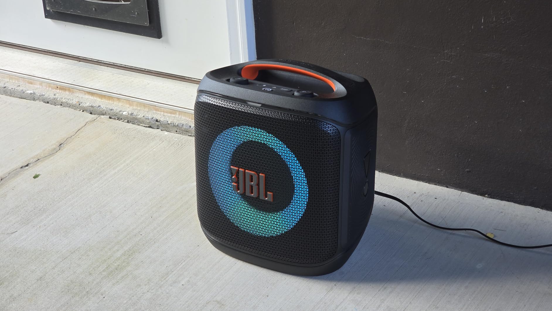 JBL PartyBox Encore Essential 2 - Portable Battery-Powered Party Speaker with AI Sound Boost, Up to 15 Hours of Playtime, IPX4 Splash Proof, and Multi-Speaker Connection by Auracast (Black) customer photo 1