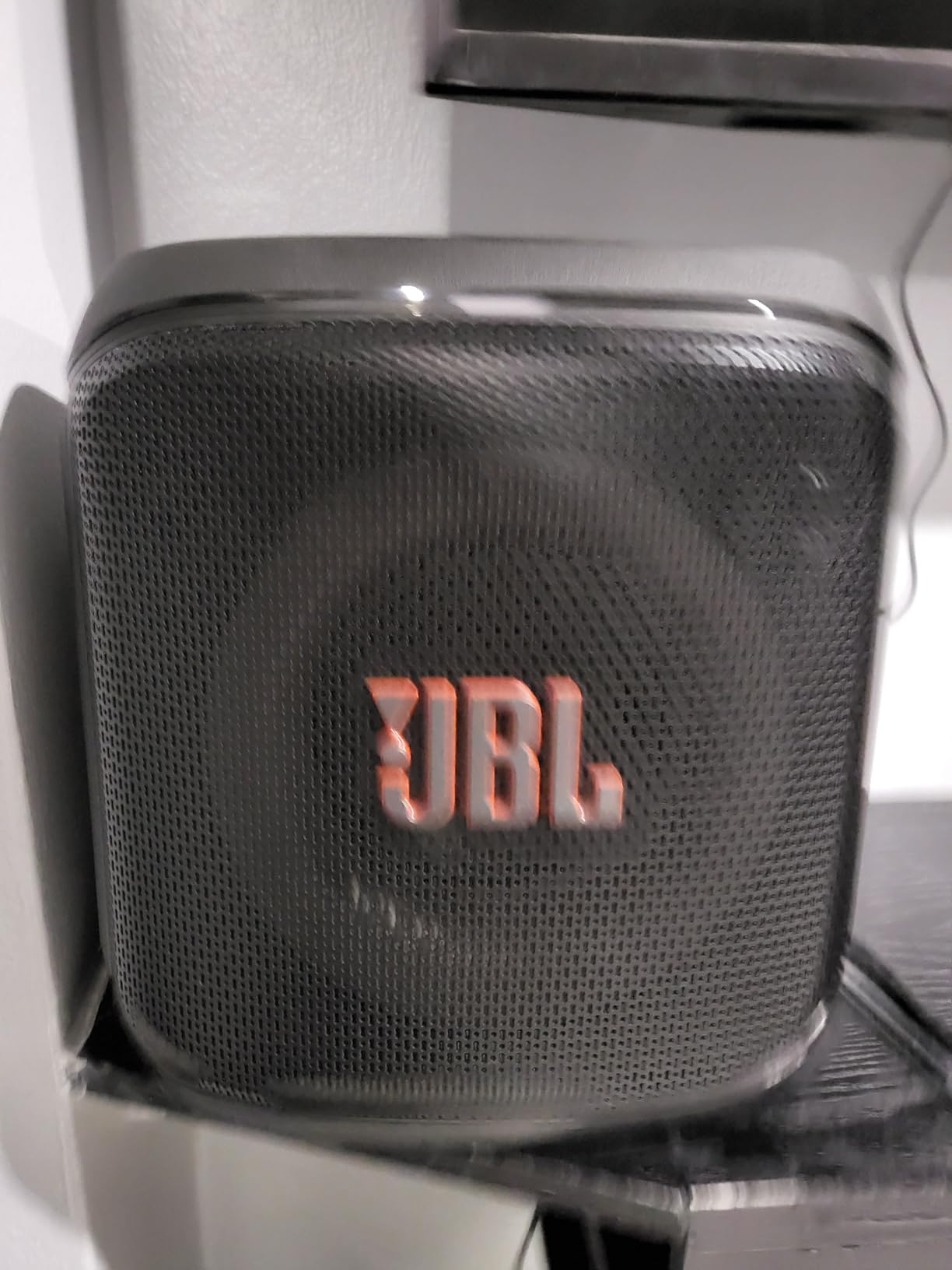 JBL PartyBox Encore Essential 2 - Portable Battery-Powered Party Speaker with AI Sound Boost, Up to 15 Hours of Playtime, IPX4 Splash Proof, and Multi-Speaker Connection by Auracast (Black) customer photo 2