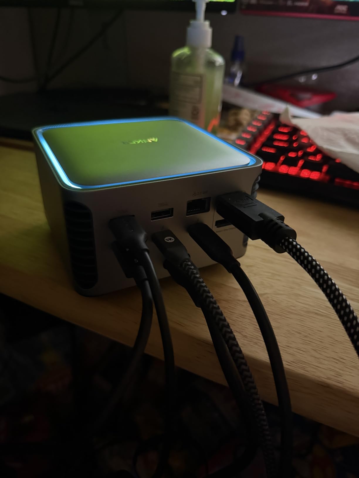 Anker Prime TB5 Docking Station, 14-in-1 Thunderbolt 5 Dock with 120Gbps Max Transfer, Thunderbolt Dock with 140W Max Charging, Cooling System, Up to 8K, Dual Display for TBT 5/4 Laptops customer photo 1