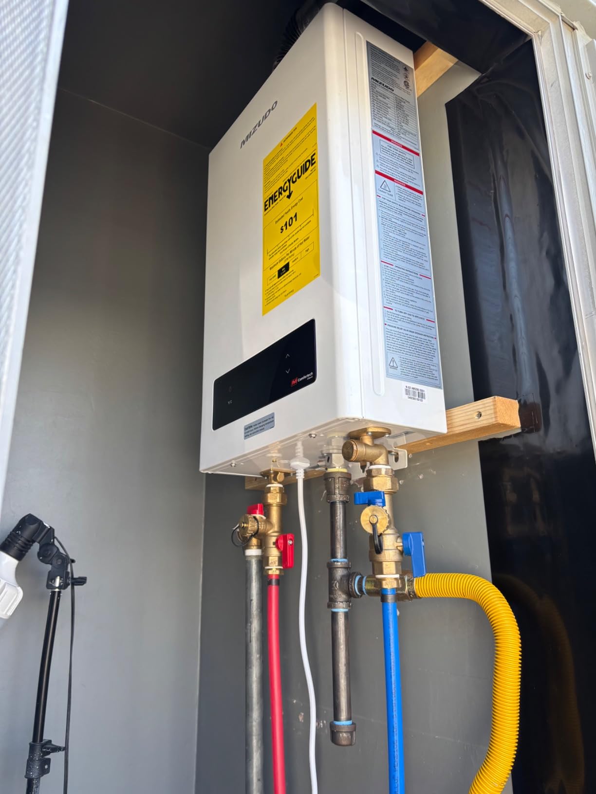 MIZUDO Natural Gas Tankless Water Heater Outdoor Installation Max 5.1 GPM 120,000 BTU CSA Certified Constant Temp High Power On Demand Hot Water Heater for Big Family Whole House, Gen 2 customer photo 2