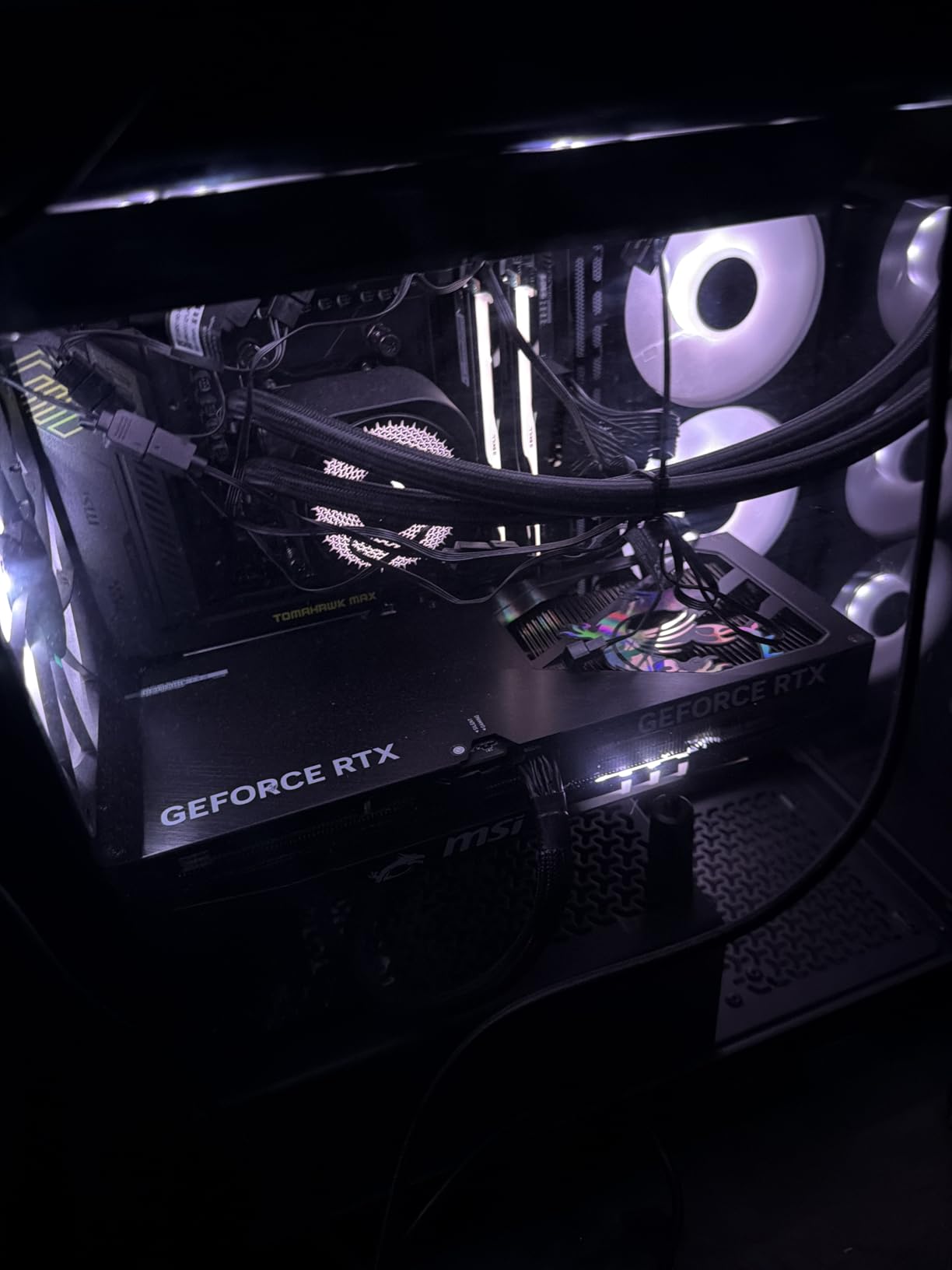 MSI MAG B850 Tomahawk MAX WiFi Motherboard, ATX, AM5-80A SPS VRM, DDR5 8400+ MT/s OC, PCIe 5.0, Wi-Fi 7, 5G LAN customer photo 1