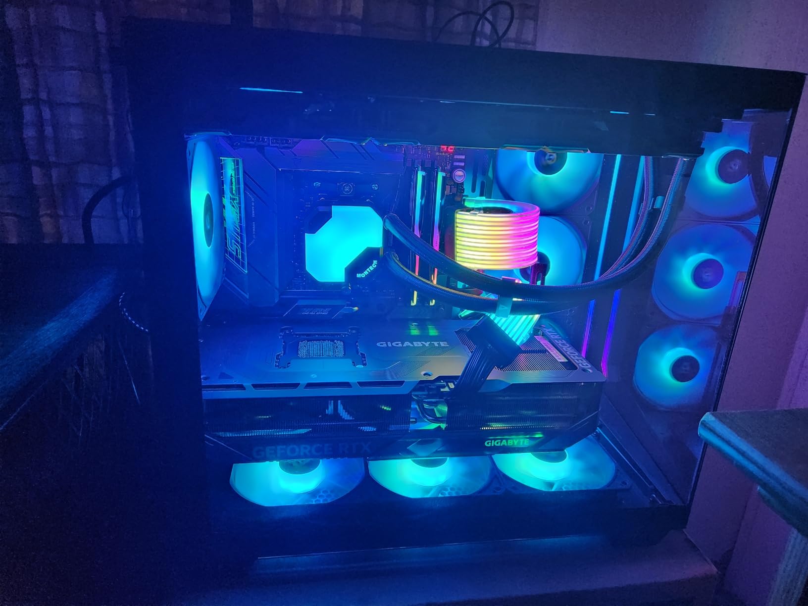 Gigabyte GeForce RTX 5090 Gaming OC 32G Graphics Card - 32GB GDDR7, 512bit, PCI-E 5.0, 2550MHz Core Clock, 3 x DP 2.1a, 1 x HDMI 2.1b, NVIDIA DLSS 4, GV-N5090GAMING OC-32GD customer photo 2