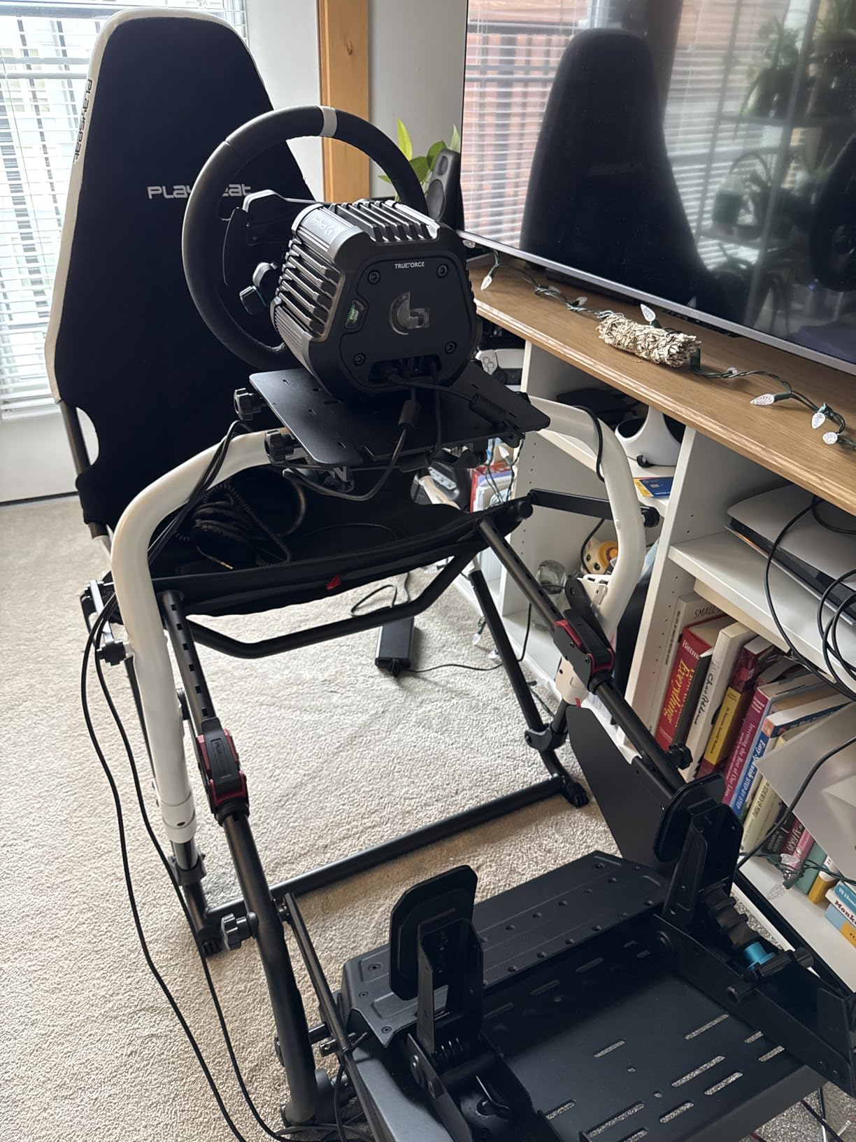 Logitech G RS50 Racing Wheel, Hub, and Base for PS5/PS4/PC: 8 Nm Direct Drive, 11 inch Wheel, 13 Buttons, Adjustable Paddle Shifters, TRUEFORCE Force Feedback Integration with Major Titles - Black customer photo 2