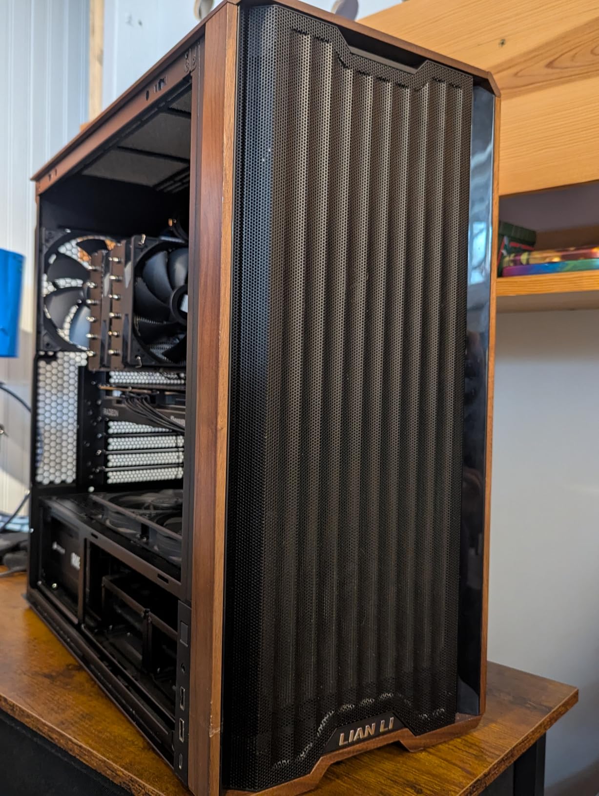 Lian Li LANCOOL 217 Genuine Walnut Wood Computer Case, Mid-Tower ATX PC Case with 5 Pre-Installed PWM Fans 2x170mm, 2x120mm & 1x140mm, Flexible PSU & Cable Installation - Black (LAN217X) customer photo 2