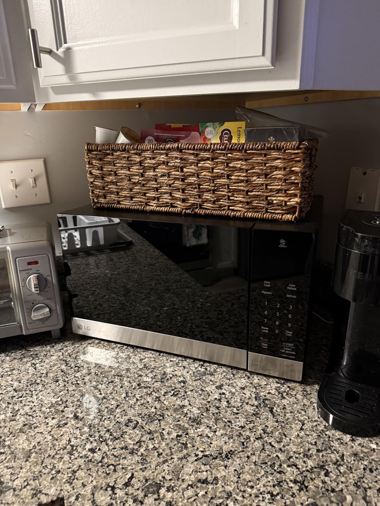 LG Countertop Microwave, 0.9 cu. ft., Stainless Steel, 18.75x14x10.69 Inch, Smart Inverter, NeoChef, 1000 Watts customer photo 1