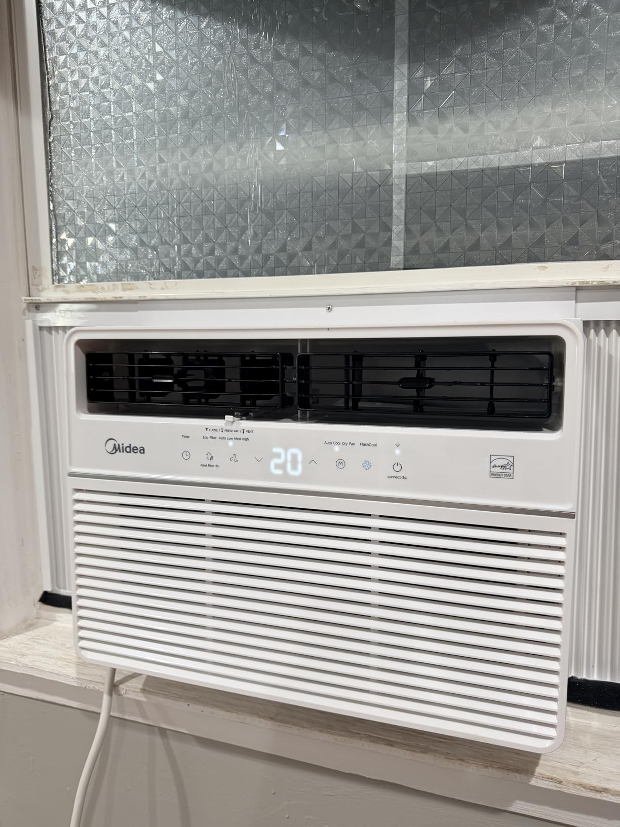 Midea 12,000 BTU Smart Inverter Window Air Conditioner with APP, Alexa Control, 115V AC Unit Cools up to 550 Sq. Ft, Quiet Operation, Energy Saving, Remote & Easy Installation Kit, White customer photo 1