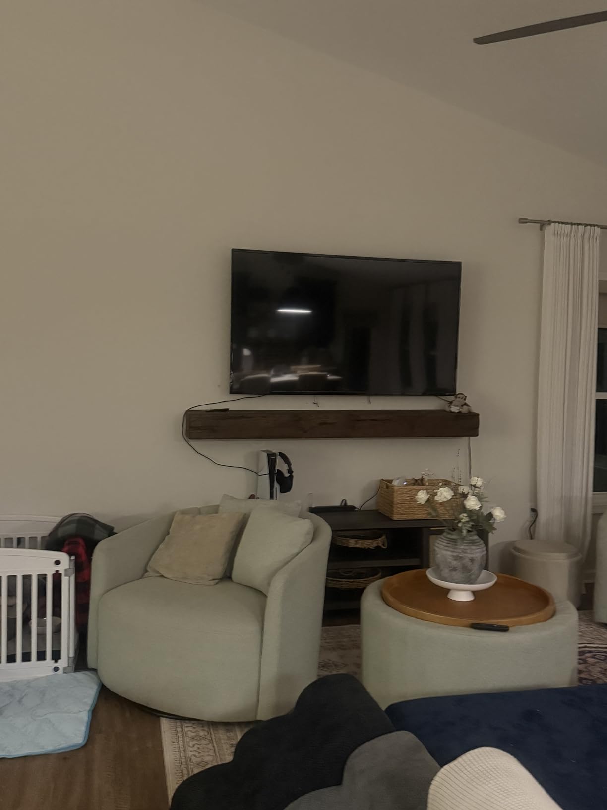 Samsung 65-Inch Class QLED Q7F Series Samsung Vision AI Smart TV (2025 Model, 65Q7F) Quantum HDR, Object Tracking Sound Lite, Q4 AI Gen1 Processor, 4K upscaling, Gaming Hub, Alexa Built-in customer photo 2