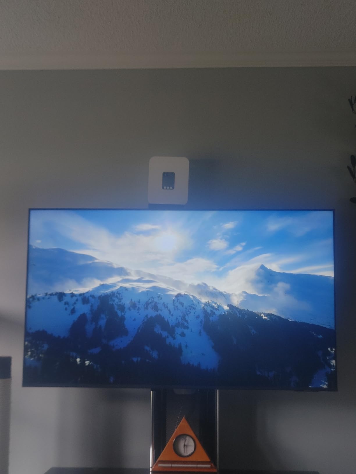 Samsung 55-Inch Class Crystal UHD U8000F 4K Smart TV (2025 Model) Endless Free Content, Processor, MetalStream Design, Knox Security, Compatible with Alexa customer photo 2
