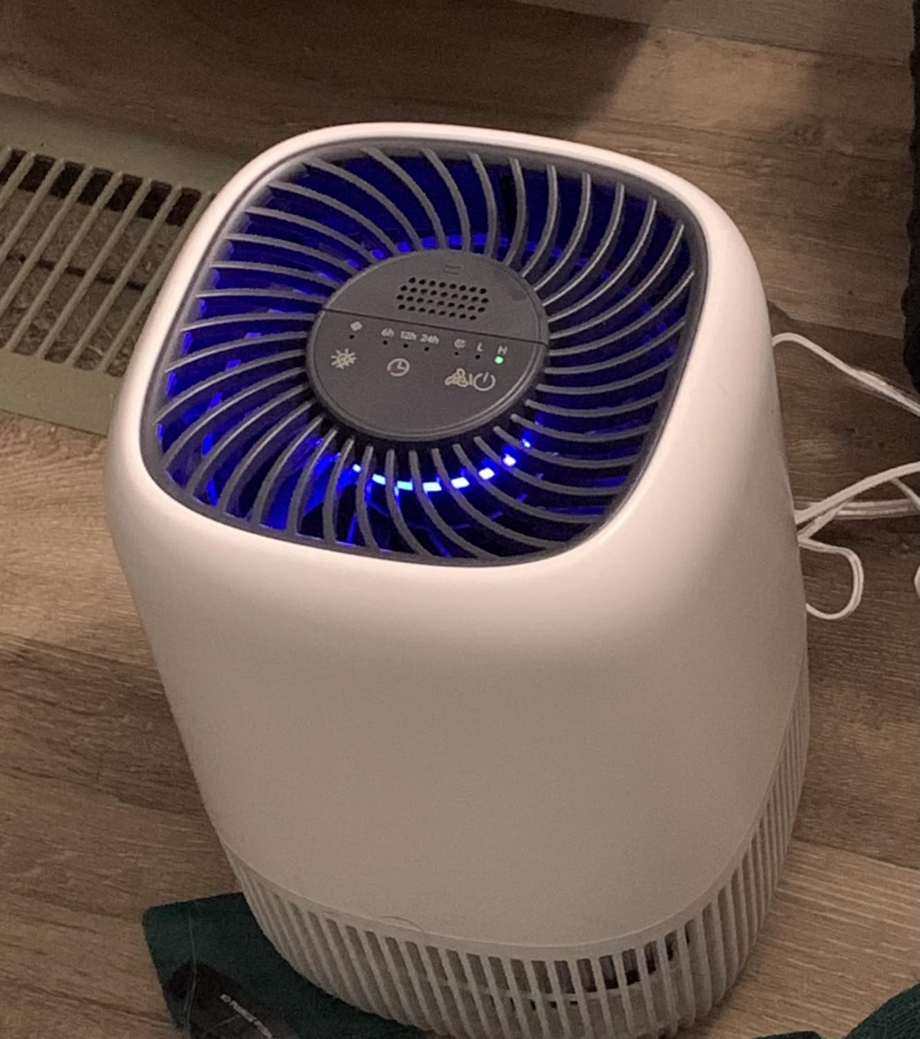 Air Purifiers for Home with High Efficiency Filter Up to 1076 Ft² for Pet Hair, Odors, Pollen, Smoke, Compact Air Cleaner with 3 Speeds, Timer, Aroma Quiet 360°Intake Filter, White customer photo 2