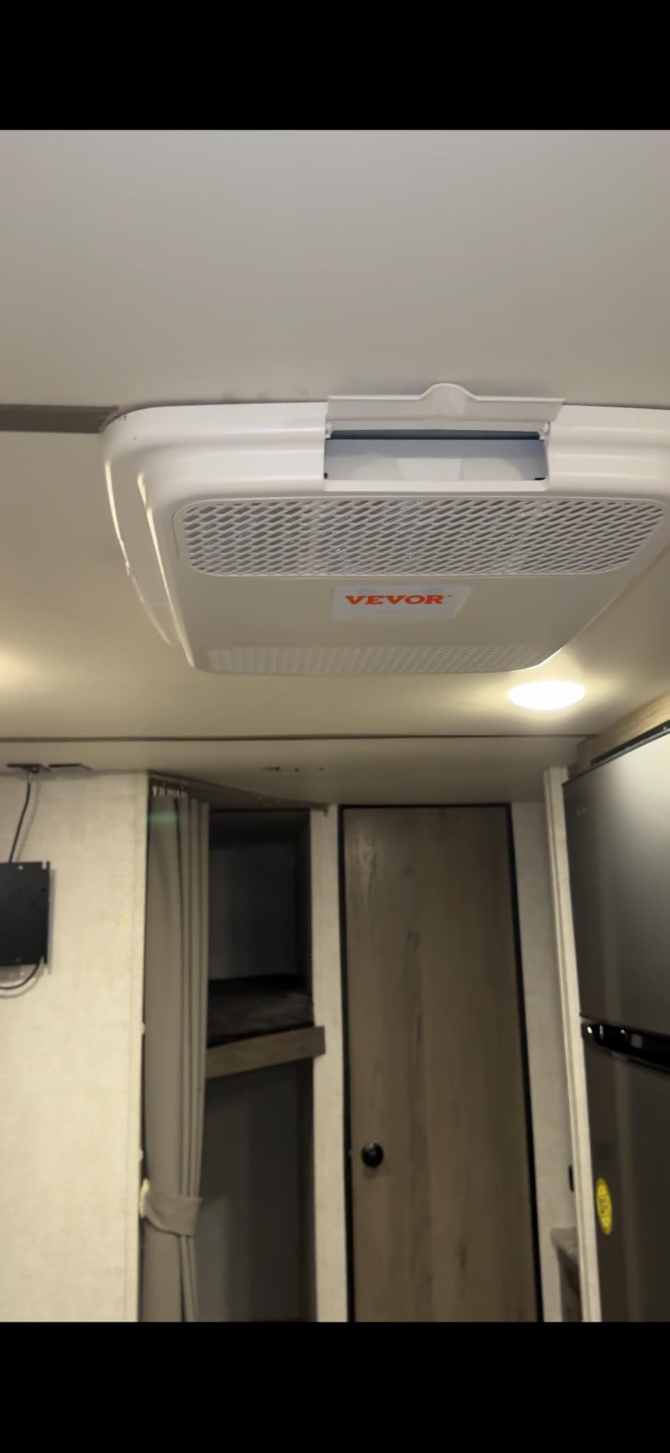 VEVOR RV Air Conditioner, 13500 BTU Non-Ducted Rooftop RV AC Unit, 65 dB Quiet Design, Including Air Distribution Box, Operation Panel and Installation Hardware, for Campers, Vans, Trailers, White customer photo 1
