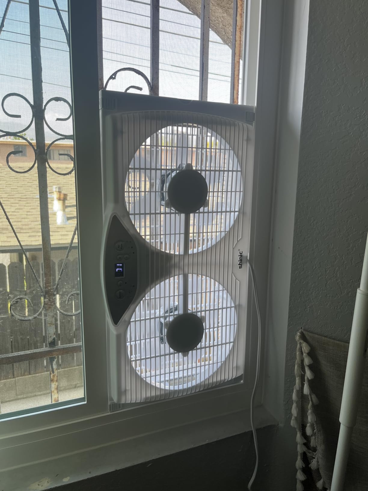 shinic Twin Window Fan with Reversible Airflow, Window Fan with Thermostat and LED Display, 3 Speeds, Remote Control and Foam Sealing Tape Offered, 23.8