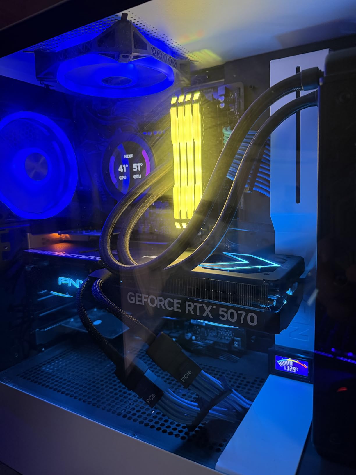 PNY NVIDIA GeForce RTX 5070 Epic-X ARGB OC Triple Fan, Graphics Card (12GB GDDR7, 192-bit, Boost Speed: 2685 MHz, SFF-Ready, PCIe 5.0) customer photo 1