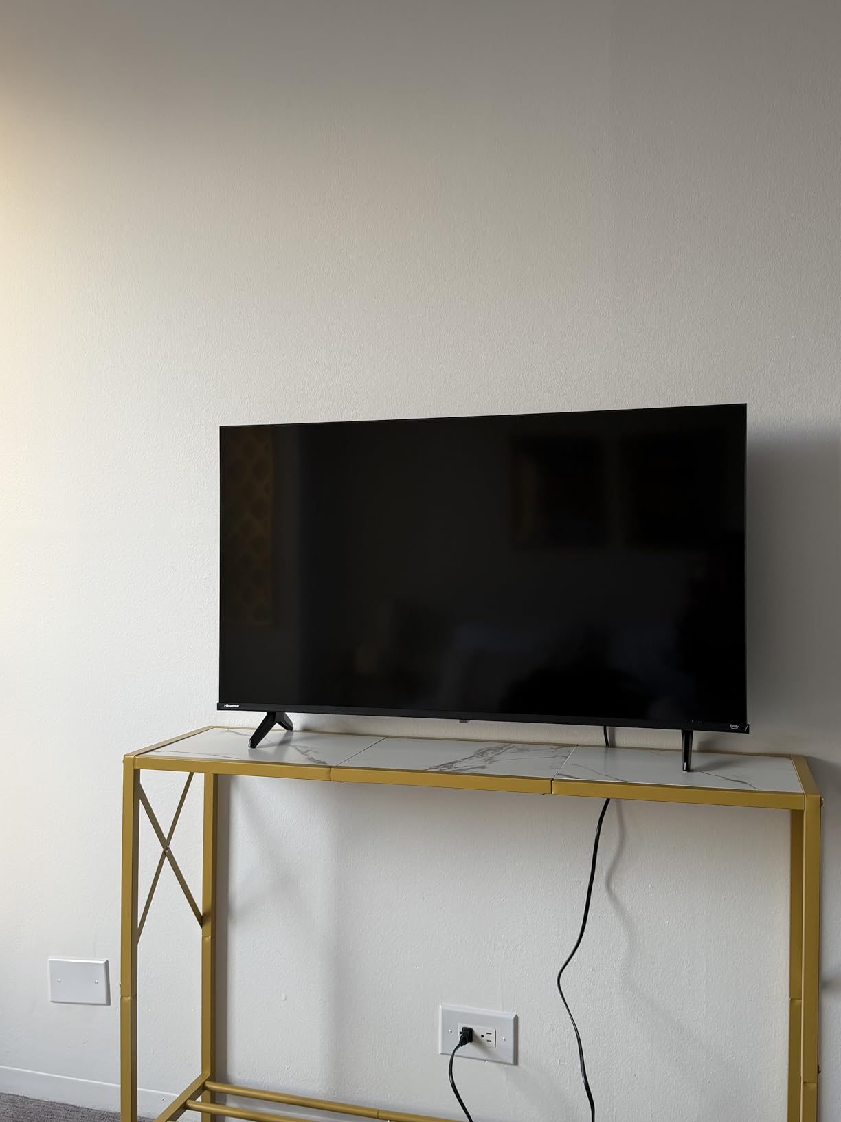 Hisense 40-Inch Class A4 Series FHD 1080p Smart Fire TV (40A4NF) - DTS Virtual: X, Slim Bezel Design, Alexa Built in, Streaming TV, Black customer photo 2