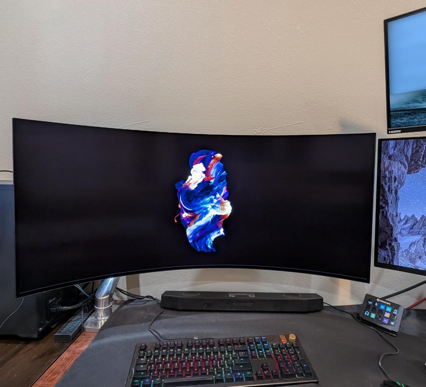 LG 39GX90SA-W 39-inch Ultragear WQHD (3440 x 1440) OLED Curved Gaming Monitor 240Hz, 1ms, NVIDIA G-Sync Compatible, AMD FreeSync Premium, VESA DisplayHDR True Black 400, webOS, USB Type-C, White customer photo 2