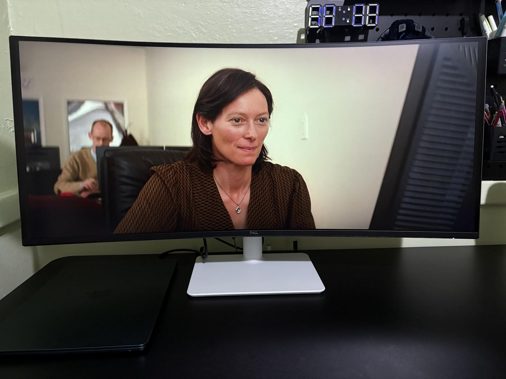 Dell 34 Plus USB-C Curved Monitor - S3425DW - 34-inch (3440 x 1440) up to 120 Hz 21:9 Display, VA Panel, AMD FreeSync Premium, 99% sRGB, 95% DCI-P3, Integrated Speakers, 3000:1 Contrast Ratio customer photo 1