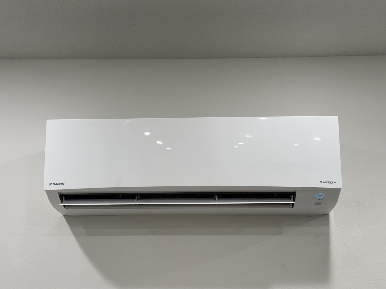 Daikin 24,000 Btu 18 SEER2 Ductless Mini-Split Wall Mount Heat Pump Air Conditioner - R32 w/ 15' Installation Kit, 1/2 Whip, 30A Disconnect, and Wall Bracket customer photo 1