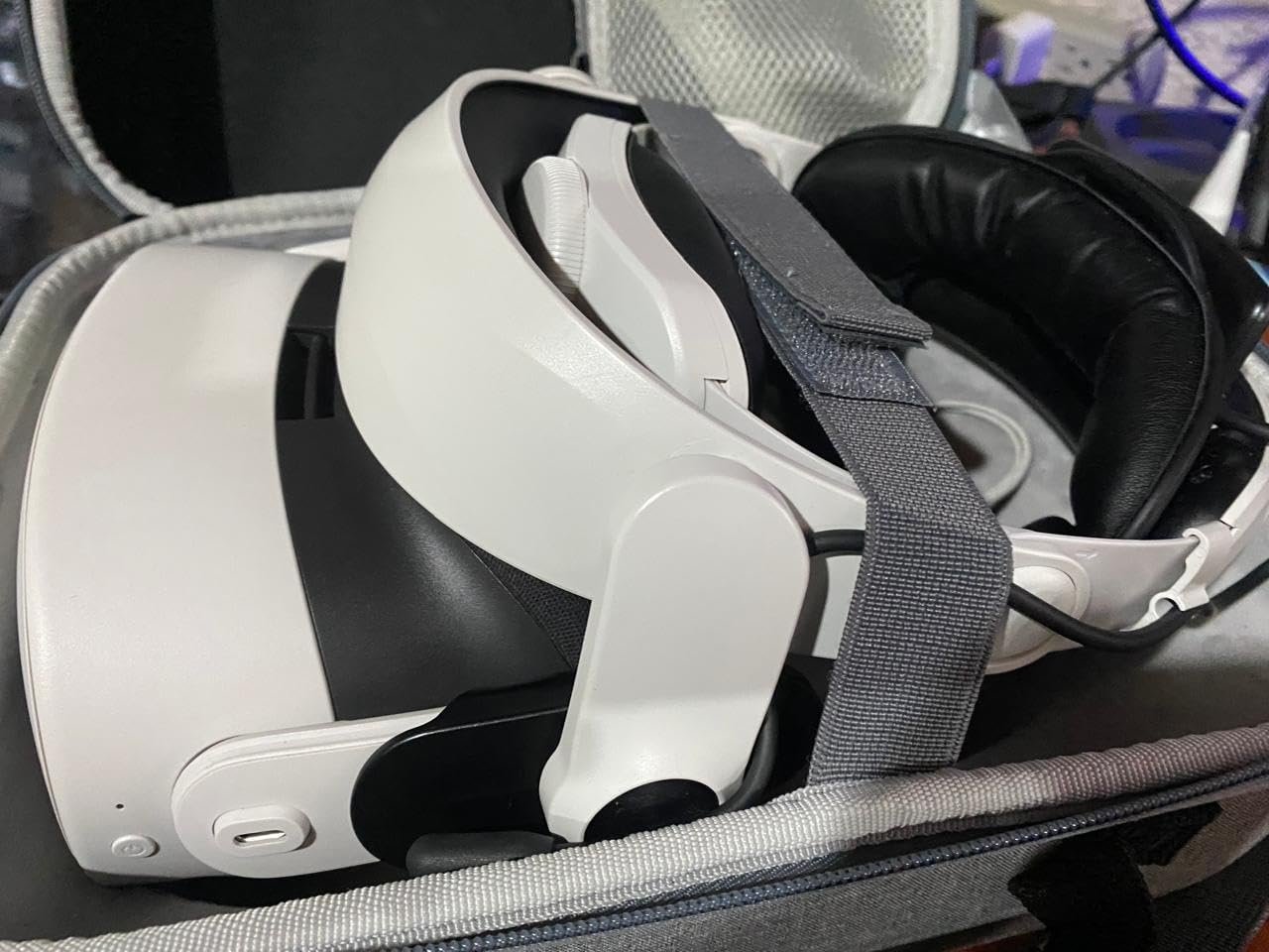 Meta Quest 3S 128GB | VR Headset - Thirty-Three Percent More Memory - 2X Graphical Processing Power - Virtual Reality Without Wires - Access to 40+ Games with a 3-Month Trial of Meta Horizon+ Included customer photo 1