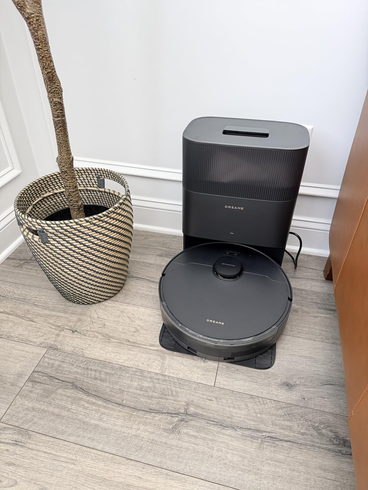 DREAME D20 Plus Robot Vacuum and Mop, 13,000Pa Suction, Self-Emptying with 5L Dust Bag, DuoBrush for Pet Hair, LDS Mapping, App & Voice Control, Ideal for Hard Floors & Carpets (Black) customer photo 2