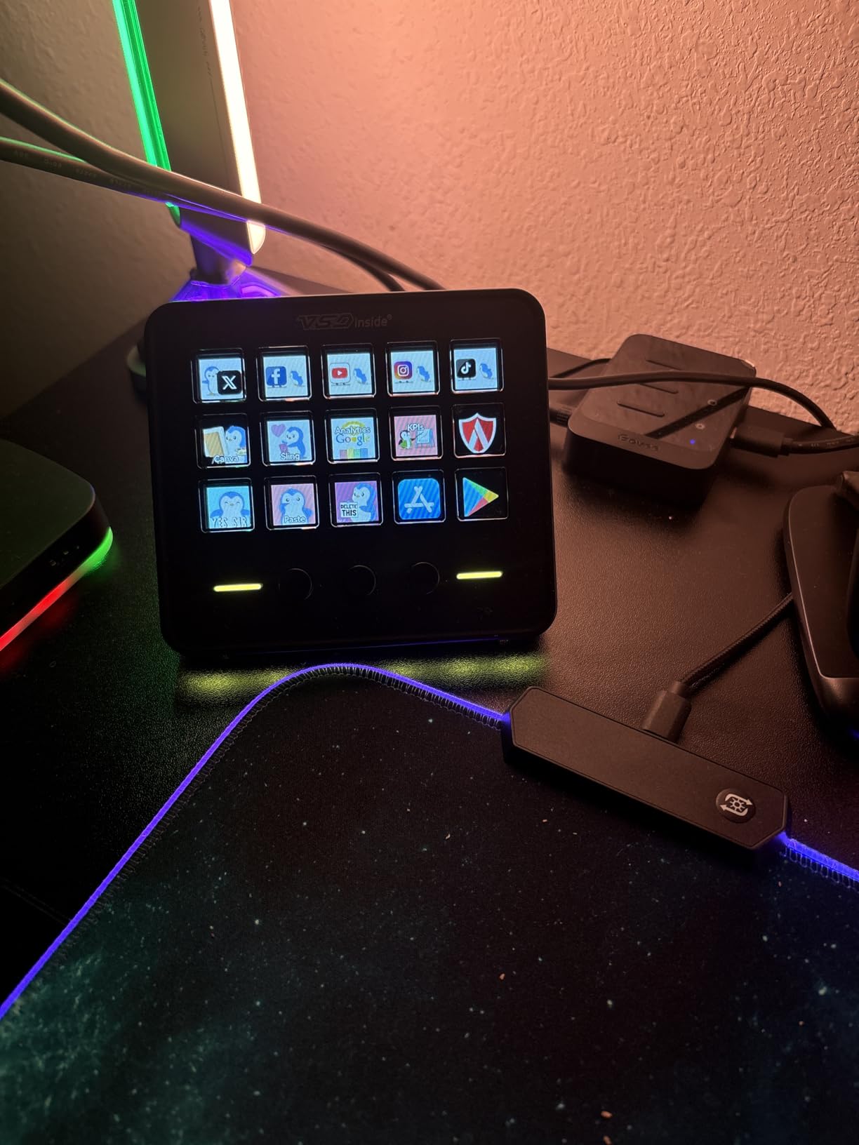 VSDINSIDE Macro Keypad, Stream Controller Deck Gaming Streaming Shortcut Keyboard, 18 Programmable Keys Customizable Visual AI Pad USB Soundboard for OBS, YouTube, Desk Office Setup, Laptop, PC, Mac customer photo 1