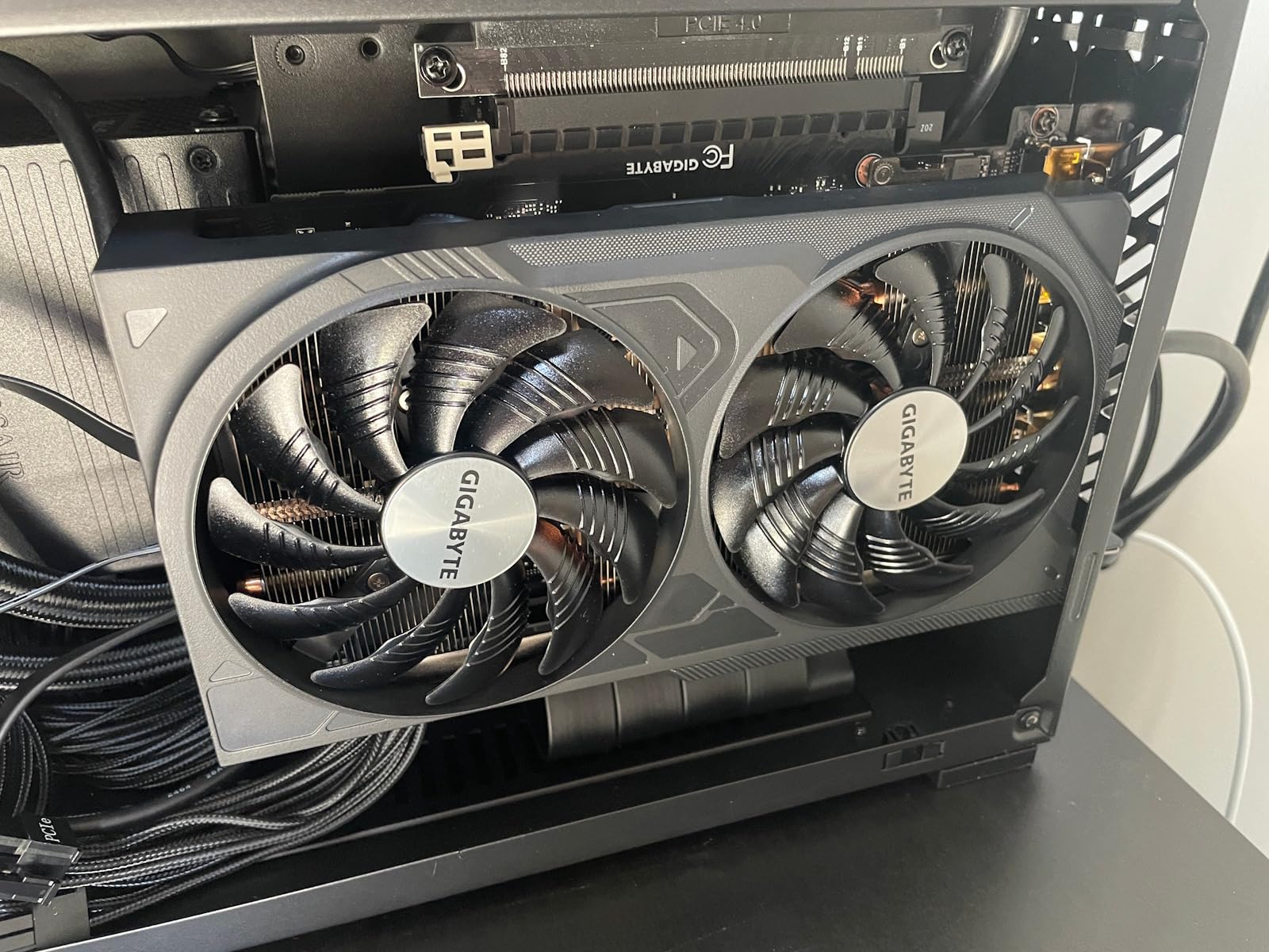 GIGABYTE GeForce RTX 5060 Ti WINDFORCE OC 8G Graphics Card, 8GB 128-bit GDDR7, PCIe 5.0, WINDFORCE Cooling System, GV-N506TWF2OC-8GD customer photo 1