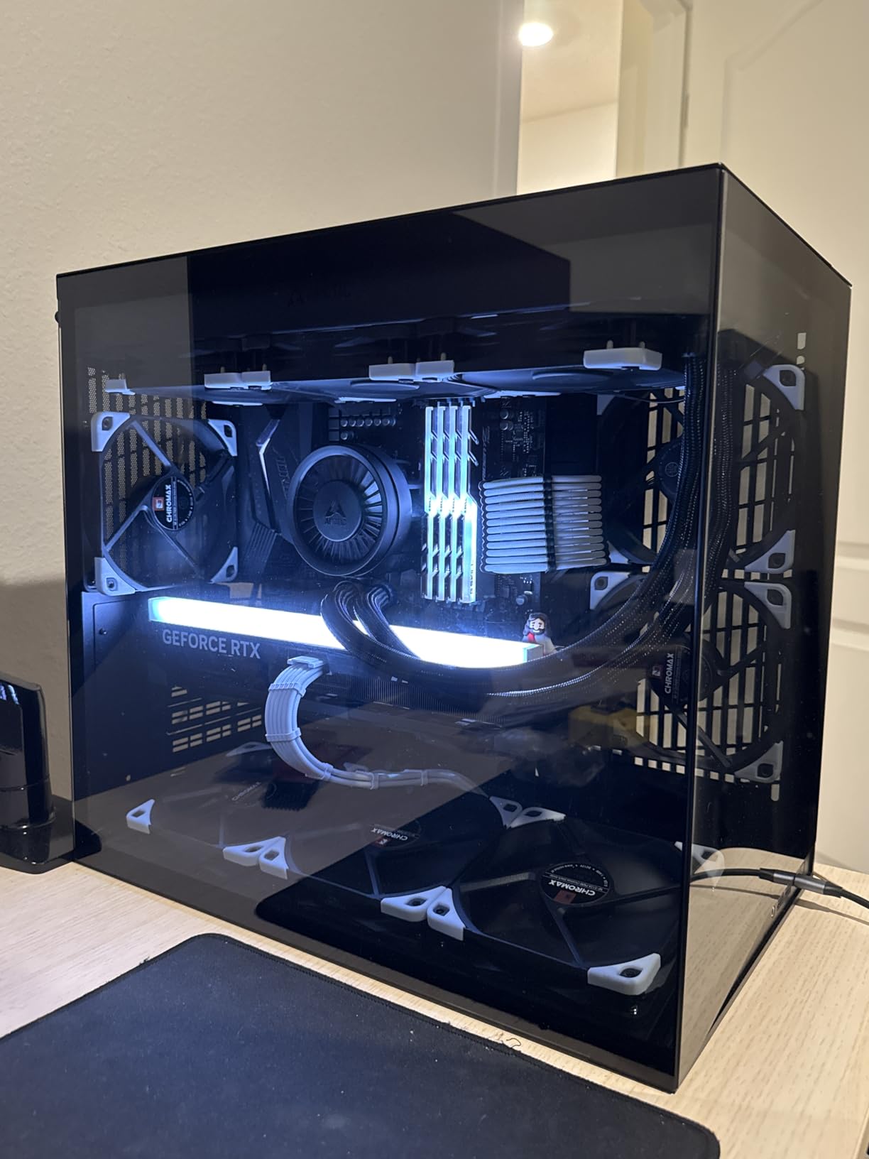 LIAN LI O11D MINI V2 Flow | Compact ATX Mid-Tower Airflow Computer Case | Panoramic View | High-Performance Airflow | Includes 5 x 120mm Reverse Blade Fans | Cable Management | Black (O11DMIV2FX) customer photo 2