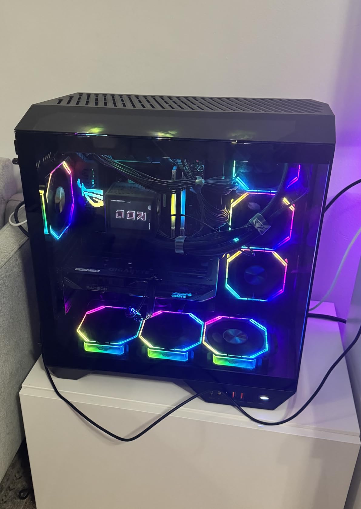 GIGABYTE Radeon RX 9060 XT Gaming OC 8G Graphics Card, PCIe 5.0, 8GB GDDR6, GV-R9060XTGAMING OC-8GD Video Card customer photo 2