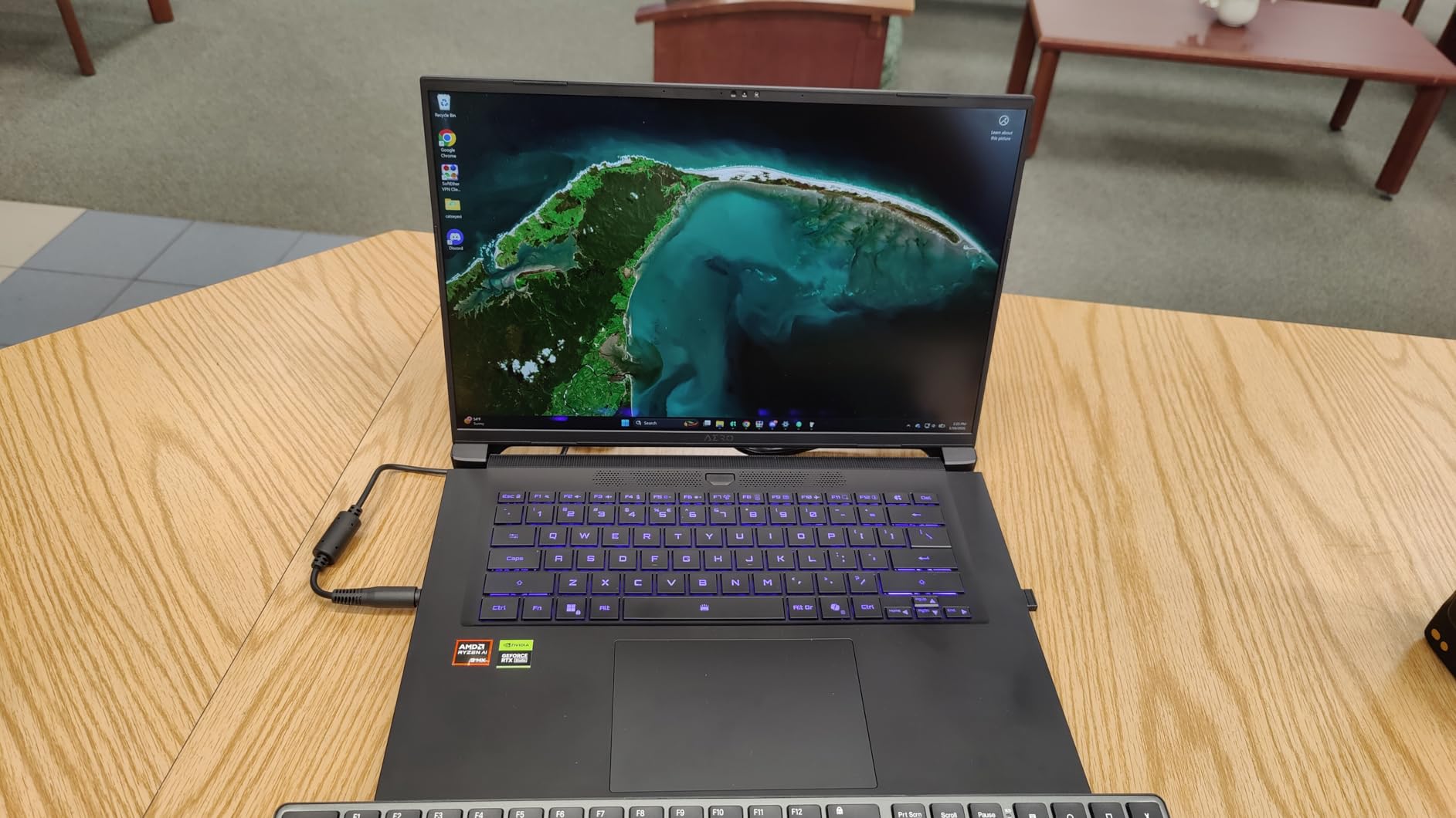 Gigabyte AERO X16 Copilot+ PC - 165Hz 2560x1600 WQXGA - NVIDIA GeForce RTX 5070 - AMD Ryzen AI 9 HX 370 - 1TB SSD with 32GB DDR5 RAM - Windows 11 Home - Space Gray customer photo 1