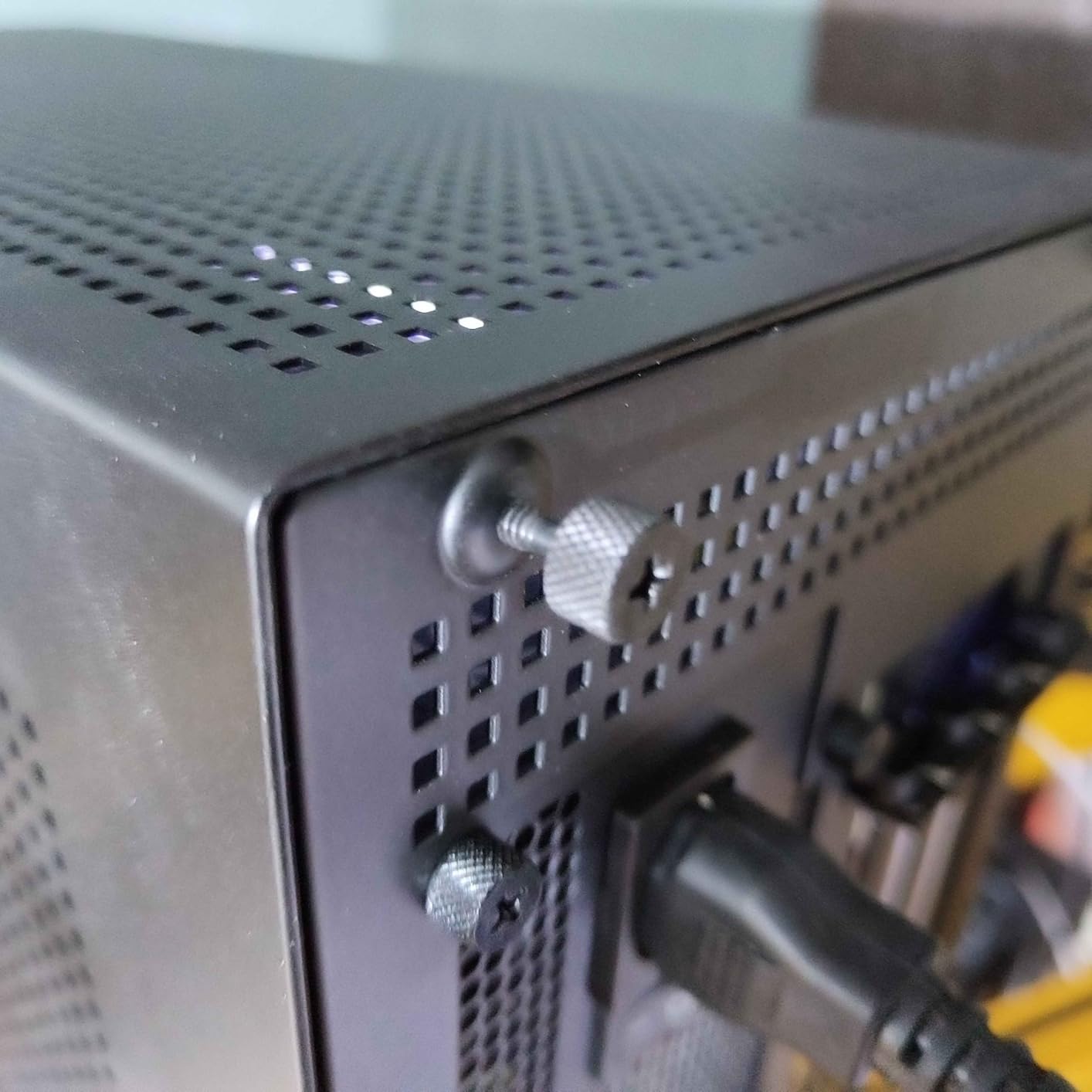Razer Core X V2 External Graphics Enclosure (eGPU): Compatible with Windows 11 Thunderbolt 4/5 and USB 4 Laptops & Devices - 4 Slot Wide NVIDIA/AMD Graphics Cards PCIe 4.0 Support - 140W PD via USB C customer photo 2