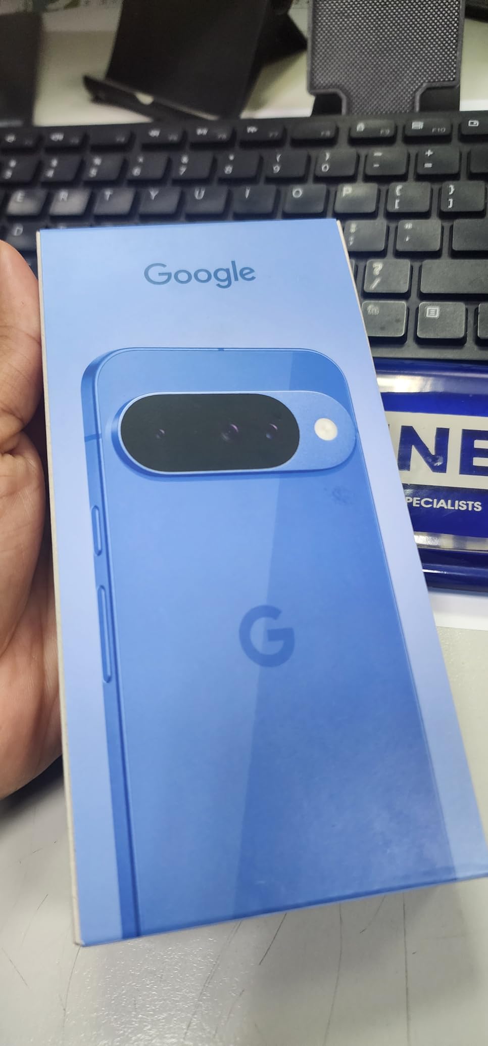 Pixel 10 - Unlocked Smartphone with Gemini - Obsidian - 128 GB customer photo 2