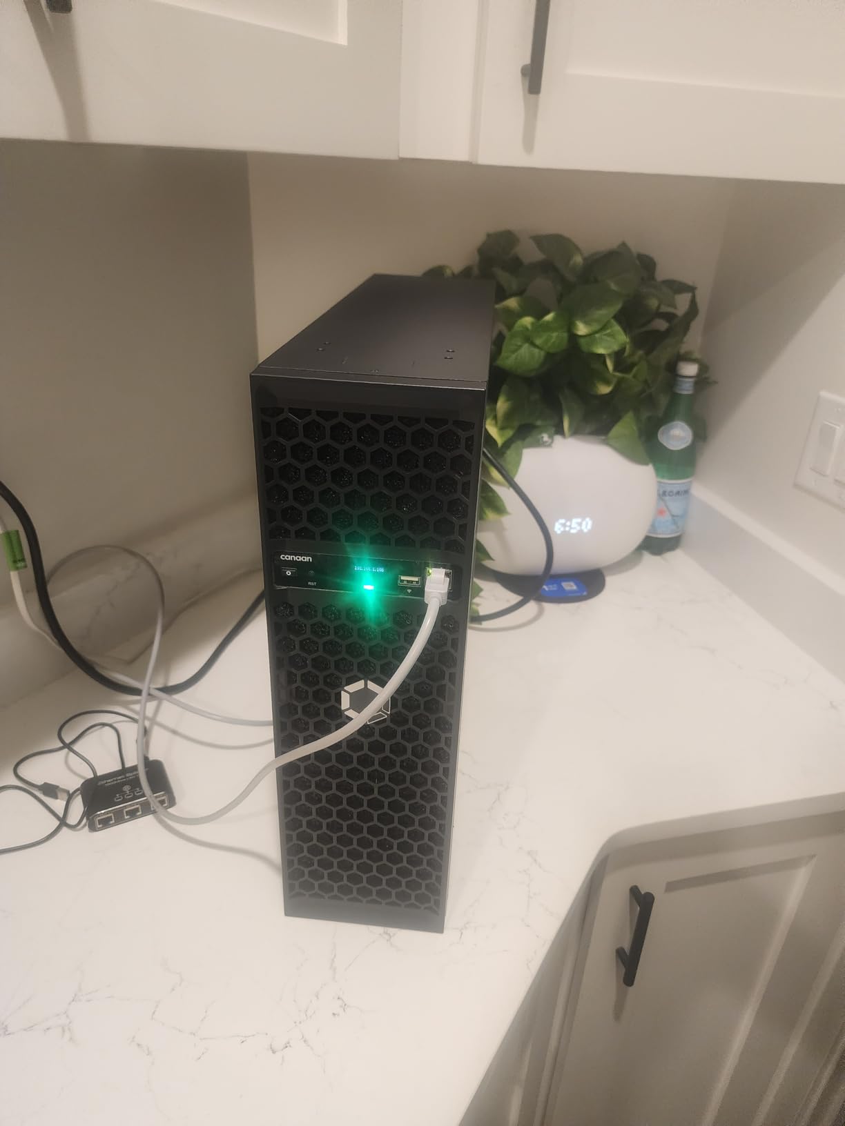 Avalon Q 90TH/s Bitcoin Miner by New Canaan - 18.6J/TH 1674W ASIC Miner, Ultra-Quiet Home Mining Crypto Machine, 110V-240V, Included Original US Power Cord in US Stock customer photo 1