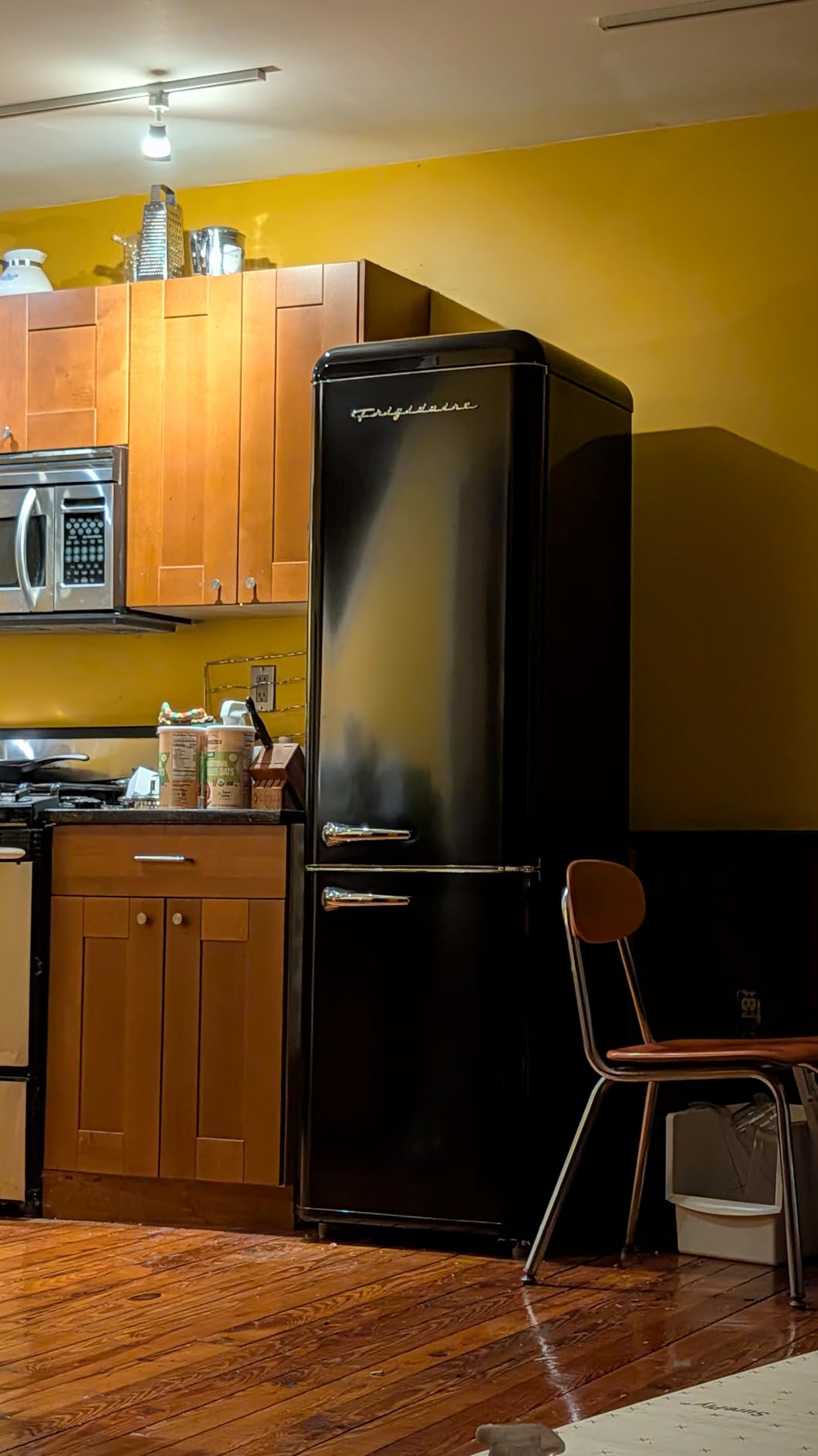 Frigidaire Retro 9.2 Cubic Foot Fridge with Bottom Mount Freezer, 9.2 cu. ft, Vanilla customer photo 1