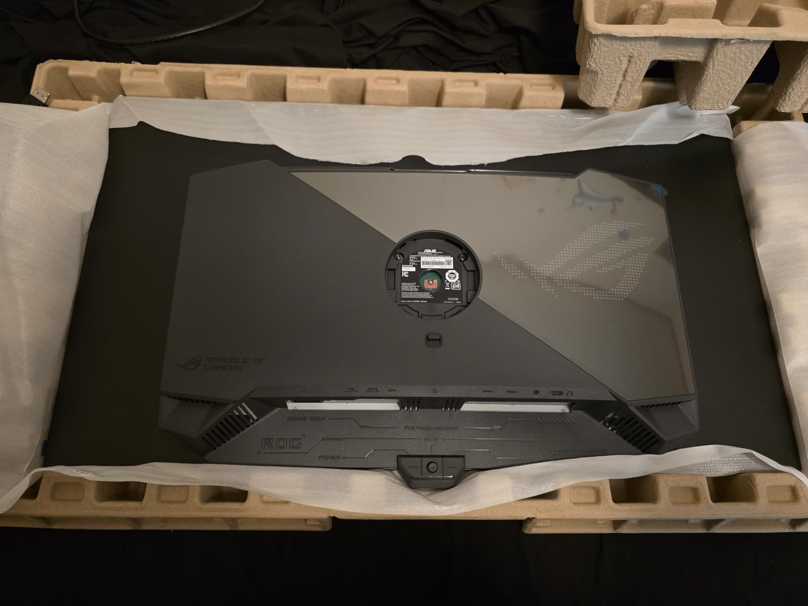 ASUS ROG Swift 32 inch 4K OLED Gaming Monitor (PG32UCDMR) 4K (3840 x 2160), QD-OLED, 240Hz, 0.03ms, G-SYNC Compatible, 99% DCI-P3, USB-C 90W, DisplayWidget, DisplayPort 2.1, 3 yr Warranty customer photo 1