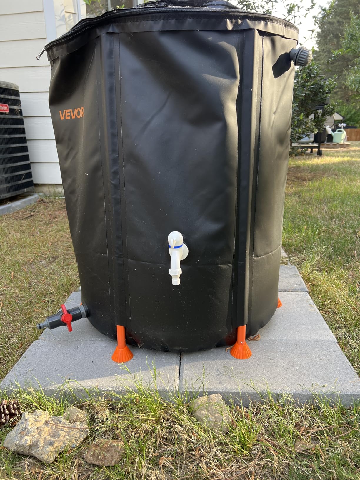 VEVOR Collapsible Rain Barrel, 100 Gallon Portable Rain Water Collection Barrel, 1000D PVC Rainwater Collection System, Garden Water Catcher Tank Storage Container with Spigot & Overflow Kit, Black customer photo 1