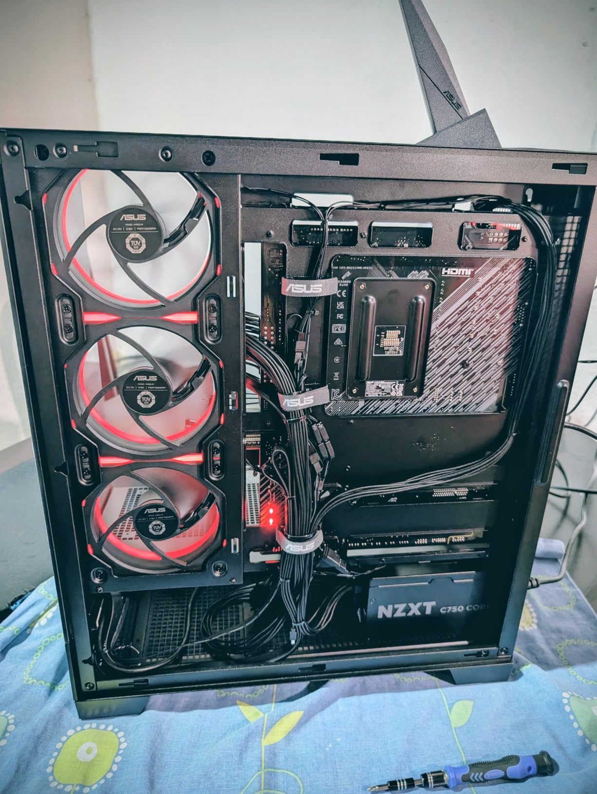 NZXT C750 Gold Core - 750W ATX 3.1 Power Supply - 80 Plus Gold - Cybenetics Platinum - Fully Modular - PCIe 5.1 300W 12V-2x6 - Zero RPM Fan - 105C Capacitors - Black customer photo 1