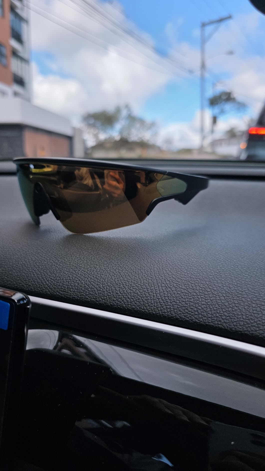 Meta Oakley Vanguard, Black | Smart AI Glasses for Men, Women - Camera, Audio, Video Recording - Prizm 24K Black Lenses customer photo 2