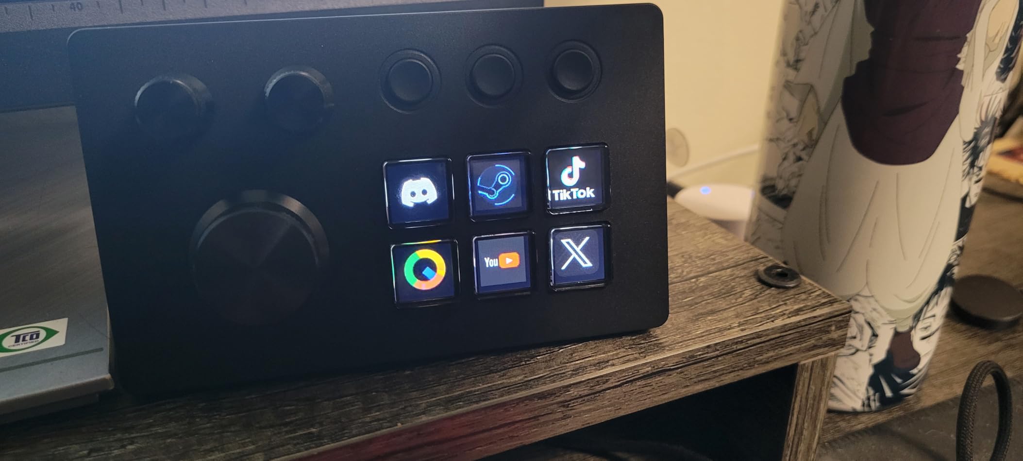 ActionRing Streaming Macro Keypad, Stream Controller Deck, Gaming Shortcut Keyboard, with 6 Customizable LCD Shortcut Keys, 3 Buttons and 3 Dials, Trigger Actions in OBS/Twitch/YouTube customer photo 2
